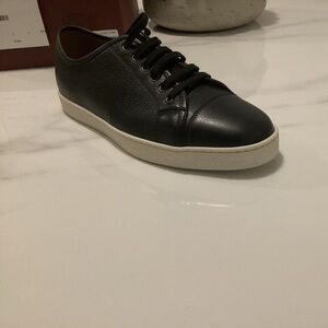 JOHN LOBB 995$ retail! Black men’s pebbled sneaker